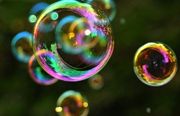 Bolle di sapone: quanto grandi riesci a farle?