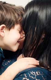 mamma e bimbo autistico