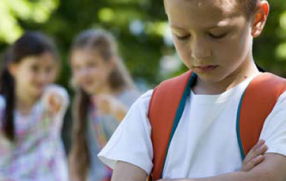 Bullismo e cyberbullismo: gli insegnanti vedano, i genitori parlino, i compagni soccorrano!