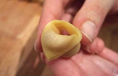 L’antica ricetta dei tortellini: nati a Bologna,  famosi nel mondo!