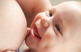 Dal latte ai cibi solidi: alimentazione naturale per svezzare i bambini