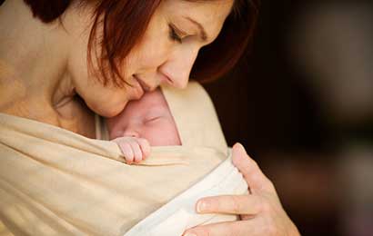 Babywearing: siamo fatti per stare in braccio