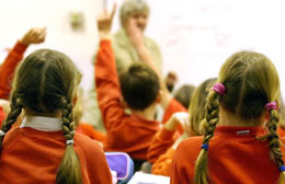 Come stanno seduti i nostri bambini a scuola? Una cattiva postura può nascondere un problema visivo