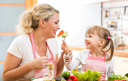 che esempio diamo ai nostri bambini a tavola?